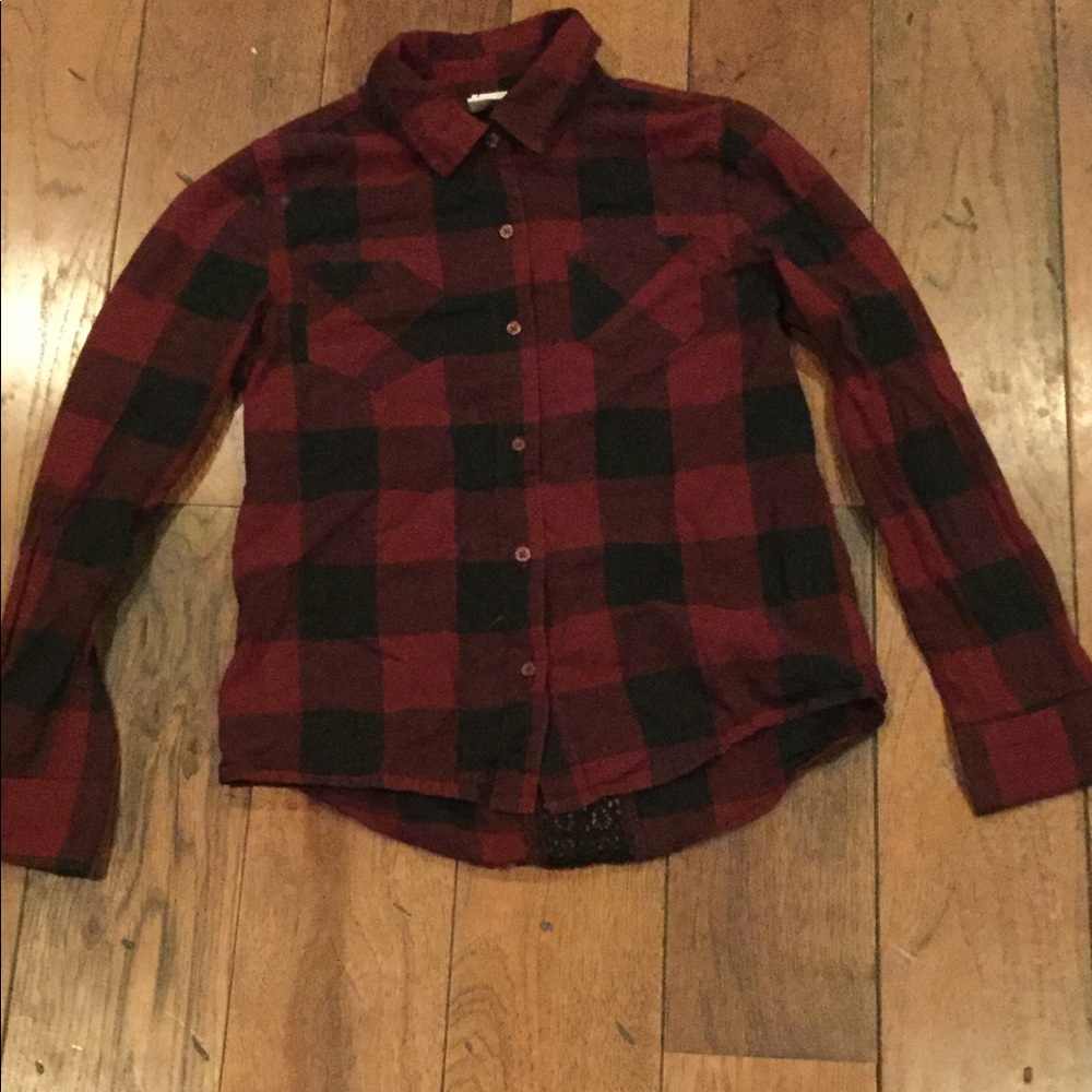 Girl’s L/S ahirt. Pretty black lace strip in back